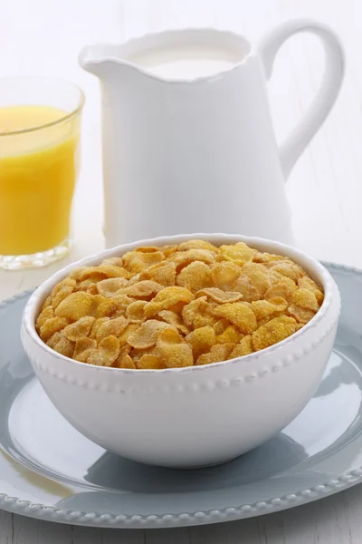 Healthy corn flakes breakfast — Stock Photo, Image