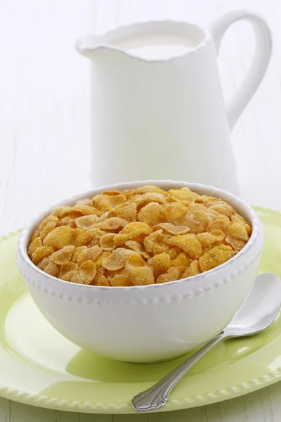 Healthy corn flakes breakfast — Stock Photo, Image