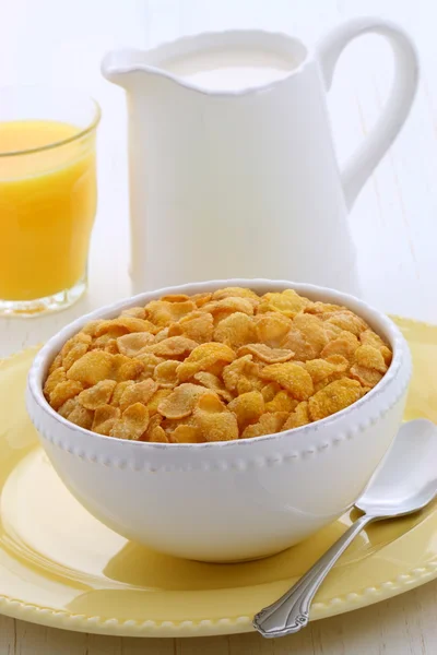 Healthy corn flakes breakfast — Stock Photo, Image