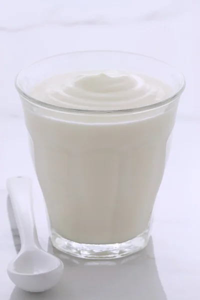 Joghurt im Retro-Stil — Stockfoto