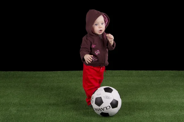 Bilden visar ett barn med en fotboll — Stockfoto