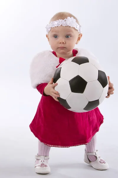 Futbol topu ile küçük kız — Stok fotoğraf