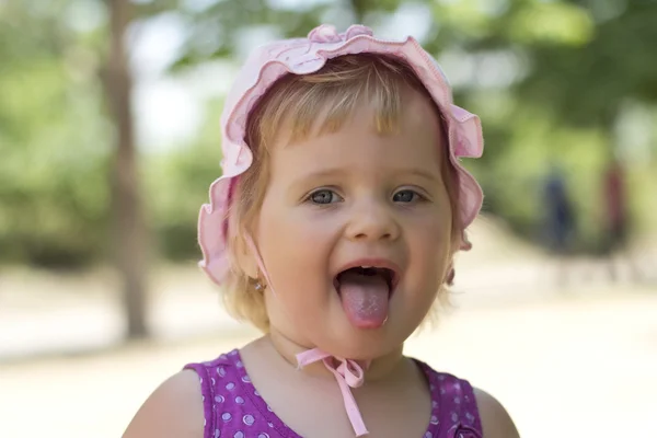 Ritratto di bambina all'aperto — Foto Stock