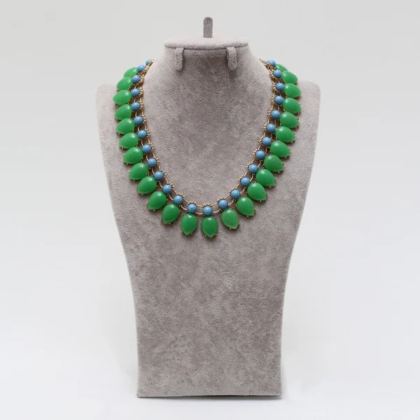 緑の石のネックレス — ストック写真