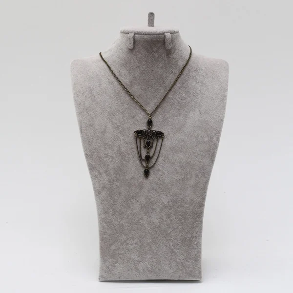 Collier en métal sur mannequin — Photo