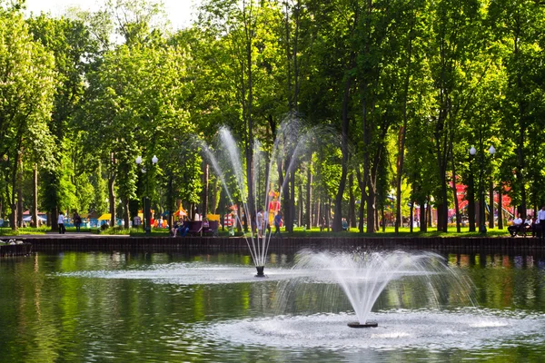Fountain in city park — Stock Photo, Image