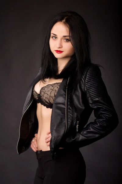Rockçı kız deri ceket