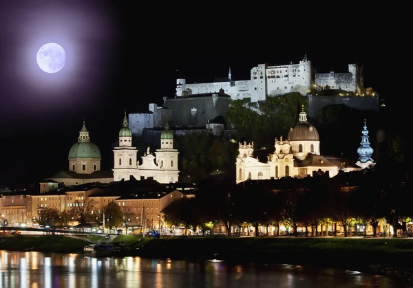 Salzburgo à noite — Fotografia de Stock