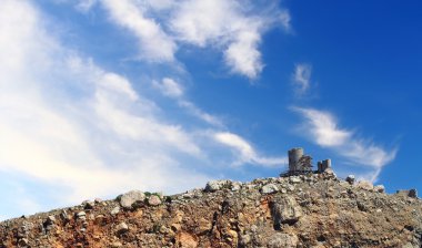 eski bir kulenin kalıntıları