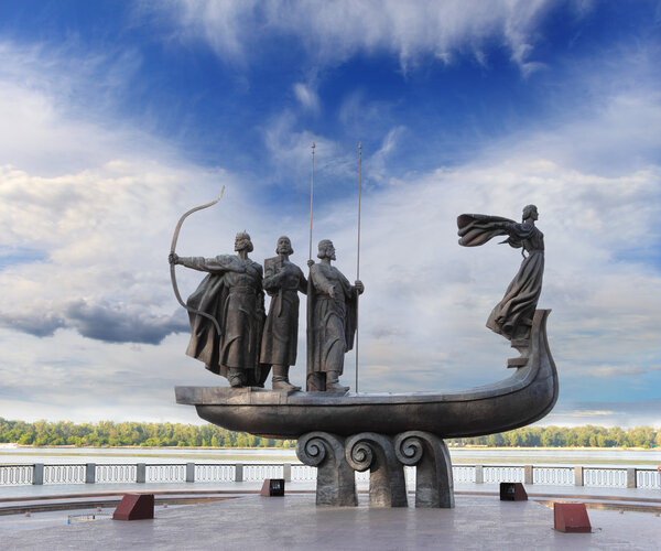 Памятник основателям Киева
