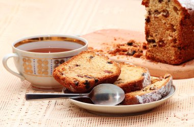 Üzümlü dilimli kek