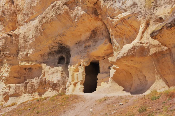 Пещера в Чуфут-Кале — стоковое фото