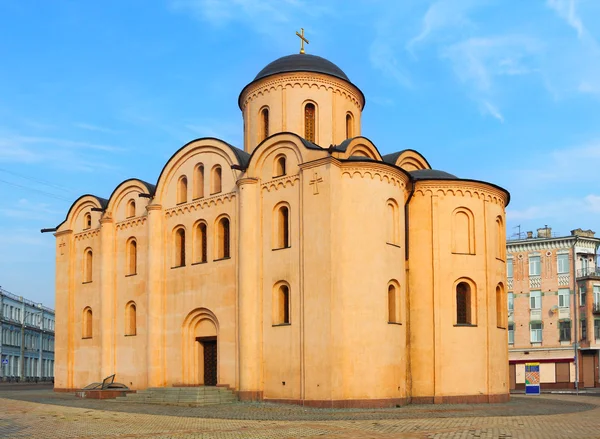 Igreja Ortodoxa da Virgem de Pirogoshcha — Fotografia de Stock