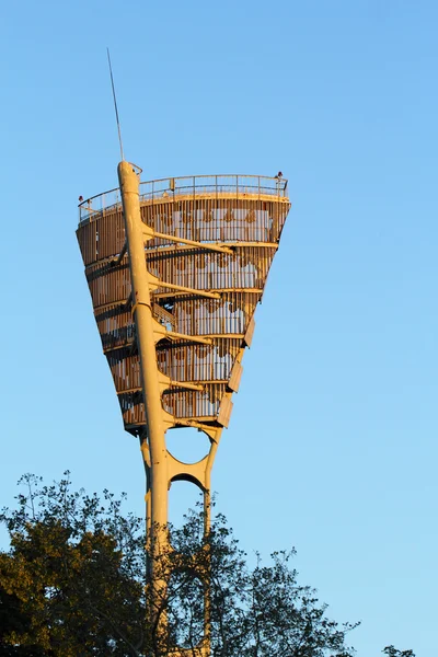 Torre con proyectores — Foto de Stock