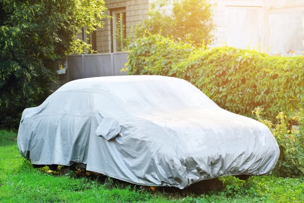 Coche cubierto — Foto de Stock