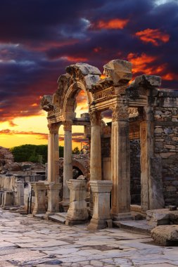 Hadrian tapınağı