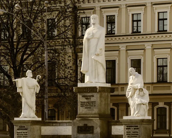 Памятник царице Ольге и святым — стоковое фото