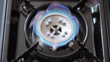 mavi alev ile otomatik Gaz brülörlü.