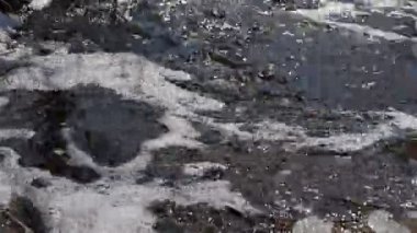 Mart ayında Nehri üzerinde erime bahar kar