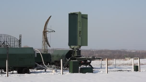 Radar militar verde gira . — Vídeos de Stock