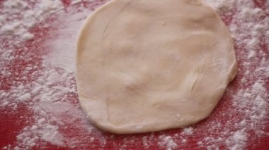 Hıngel-et mantı, mantı karabiber ile el ile yapmak