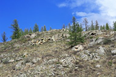 Doğa, bulutlu bir gökyüzü karşı dağlar