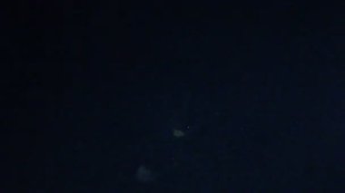 gece havai fişek gökyüzünde bir tatil için.