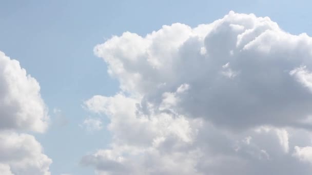 Paisaje, cielo azul con nubes timelapse — Vídeos de Stock