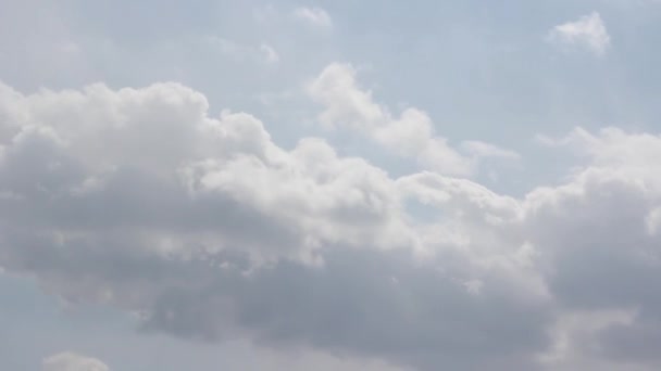 Paisaje, cielo azul con nubes timelapse — Vídeos de Stock