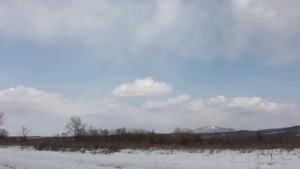 Paisaje, cielo azul con nubes timelapse — Vídeos de Stock