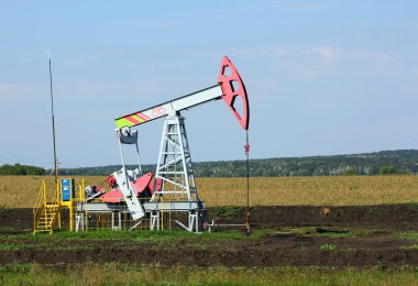 Petrol pompası. Petrol endüstrisi ekipmanı.