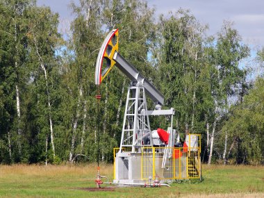 Petrol pompası. Petrol endüstrisi ekipmanı.