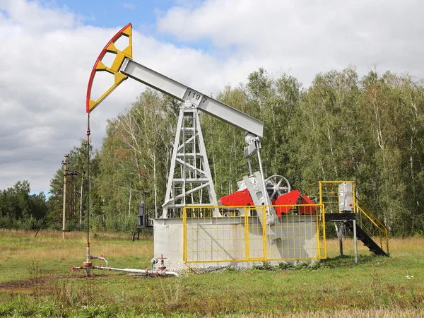 Olejový čerpadlo. Zařízení ropného průmyslu. — Stock fotografie