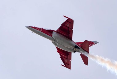 Moskova Rusya Zhukovsky Havaalanı 25 Temmuz 2021: Uluslararası Uzay Salonu MAKS-2021 'in akrobatik yak-130 gösteri uçuşu.