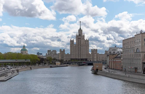 Solig Sommardag Moskva River Bay Kremlin Panorama — Stockfoto