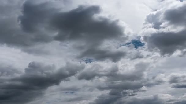 Czas Upływa Latające Chmury Natura Tło Bez Ptaków Bez Migotania — Wideo stockowe