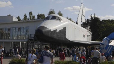MOSCOW, RUSSIA - 23 Nisan 2019: Bir sergide Sovyet yeniden kullanılabilir uzay mekiği 