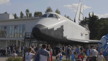 MOSCOW, RUSSIA - 23 Nisan 2019: Bir sergide Sovyet yeniden kullanılabilir uzay mekiği 