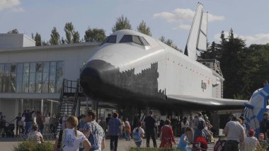 MOSCOW, RUSSIA - 23 Nisan 2019: Bir sergide Sovyet yeniden kullanılabilir uzay mekiği 
