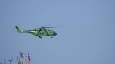 ZHUKOVSKY, RUSSIA - SEPTEMBER 01, 2019: MAKS-2019, Rusya Rus Hava Kuvvetleri Mi-8 helikopterinin tanıtımı.