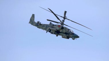 ZHUKOVSKY, RUSSIA - SEPTEMBER 01, 2019: Kamov Ka-52 Timsah saldırı helikopteri MAKS-2019, Rusya.