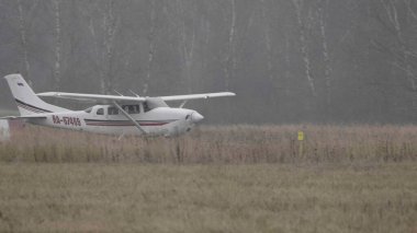 MOSCOW, RUSSIA, 12 Mayıs 2018: Küçük bir havaalanından kalkış, Rusya.