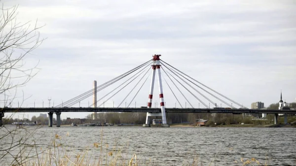 Vrachtschip Van Rederij Zeilen Geladen Met Vracht Rivier — Stockfoto