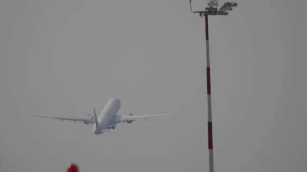 Moscow Russia Junho 2019 Decolagem Avião Passageiros Uma Pista Aeroporto — Fotografia de Stock