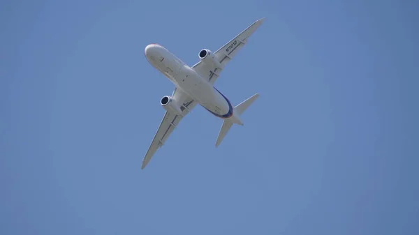 러시아 주코프 비행장 2019 상업용 여객기 Sukhoi Superjet 100 Maks — 스톡 사진