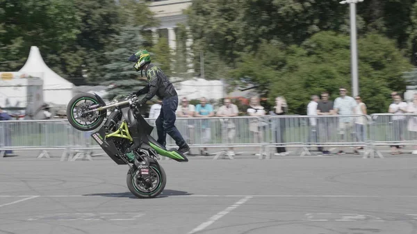 Moscow May 2018 Stunt Rider Making Wheelie While Rides Rear — Stock Photo, Image