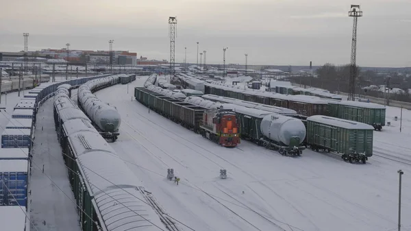 バルナウル 2020年1月21日にロシアのバルナウルで冬に21駅と出発列車 — ストック写真