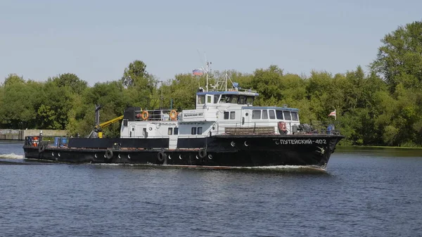 Moscou Russie Juin 2019 Vieux Remorqueur Pousse Une Barge Vers — Photo