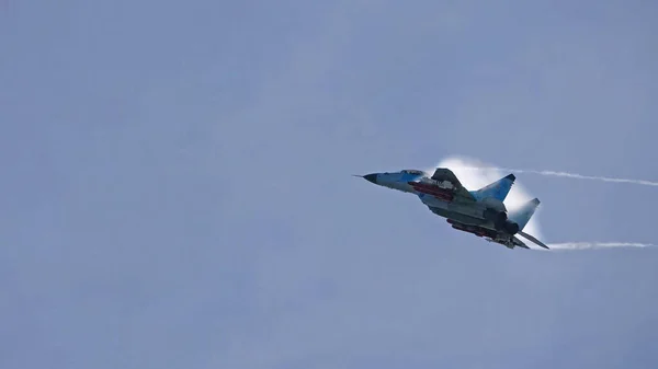 モスクワロシアZhukosky飛行場31 8月2019 エアロビクスチームは 国際航空宇宙サロンMaks 2019のMig 29飛行実証飛行を迅速化 — ストック写真