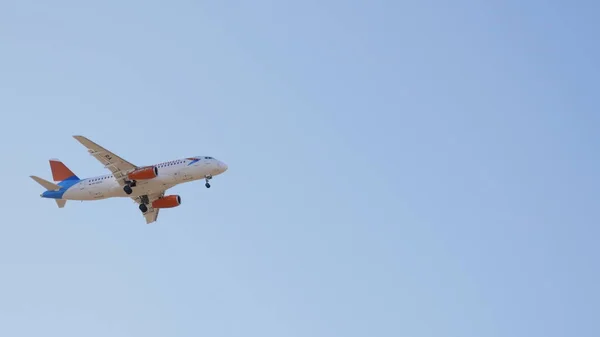 Petersburg Russia Травня 2020 Пасажирський Літак Компанії Azurair Прибуває Аеропорт — стокове фото